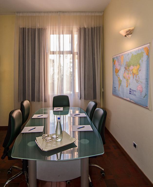 Hotel Gabrini Marina di Massa Bagian luar foto