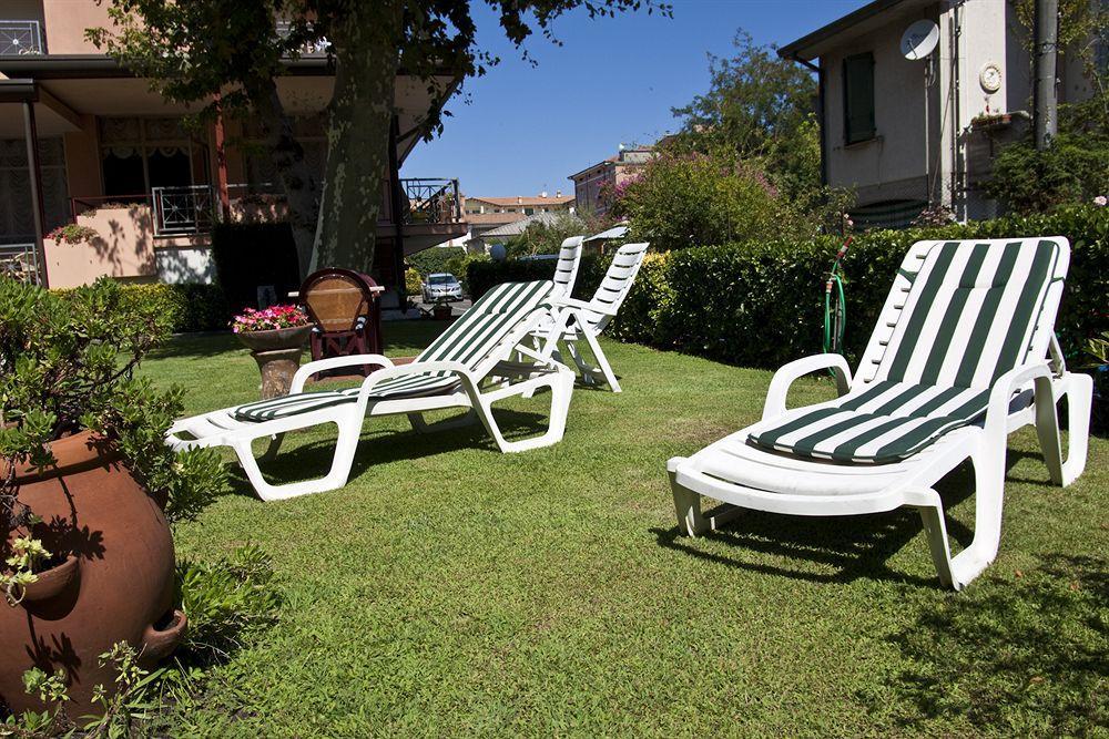 Hotel Gabrini Marina di Massa Bagian luar foto