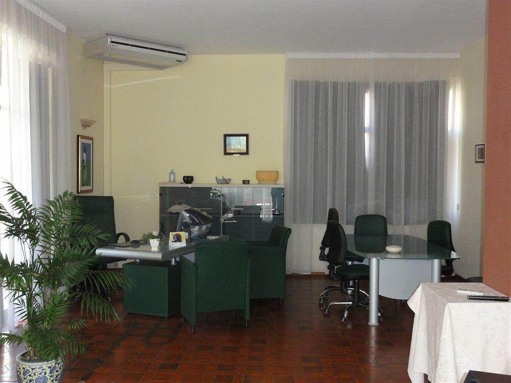 Hotel Gabrini Marina di Massa Bagian luar foto