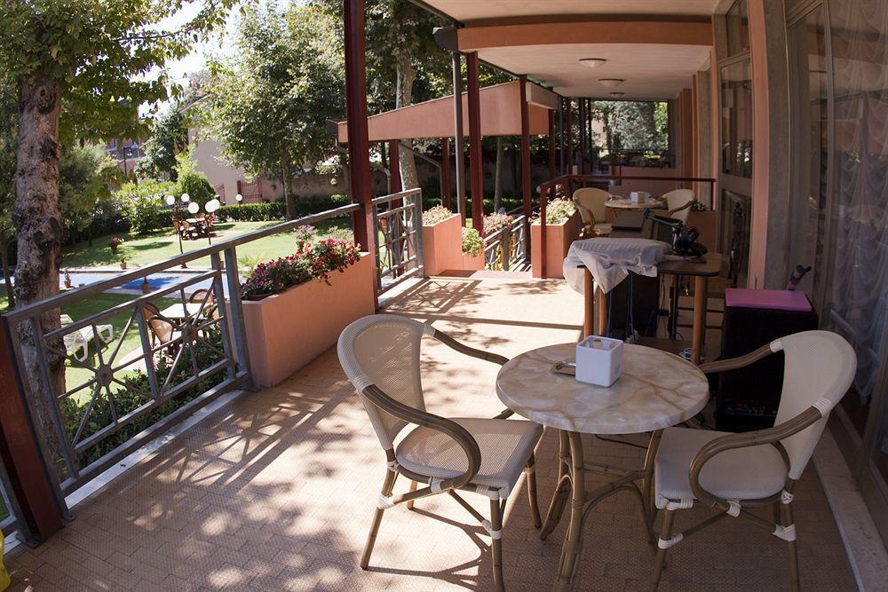Hotel Gabrini Marina di Massa Bagian luar foto