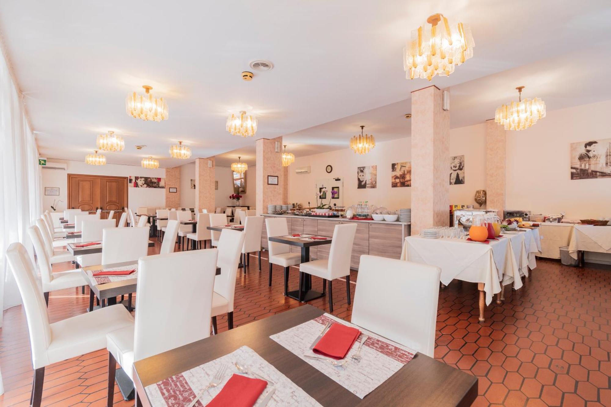 Hotel Gabrini Marina di Massa Bagian luar foto