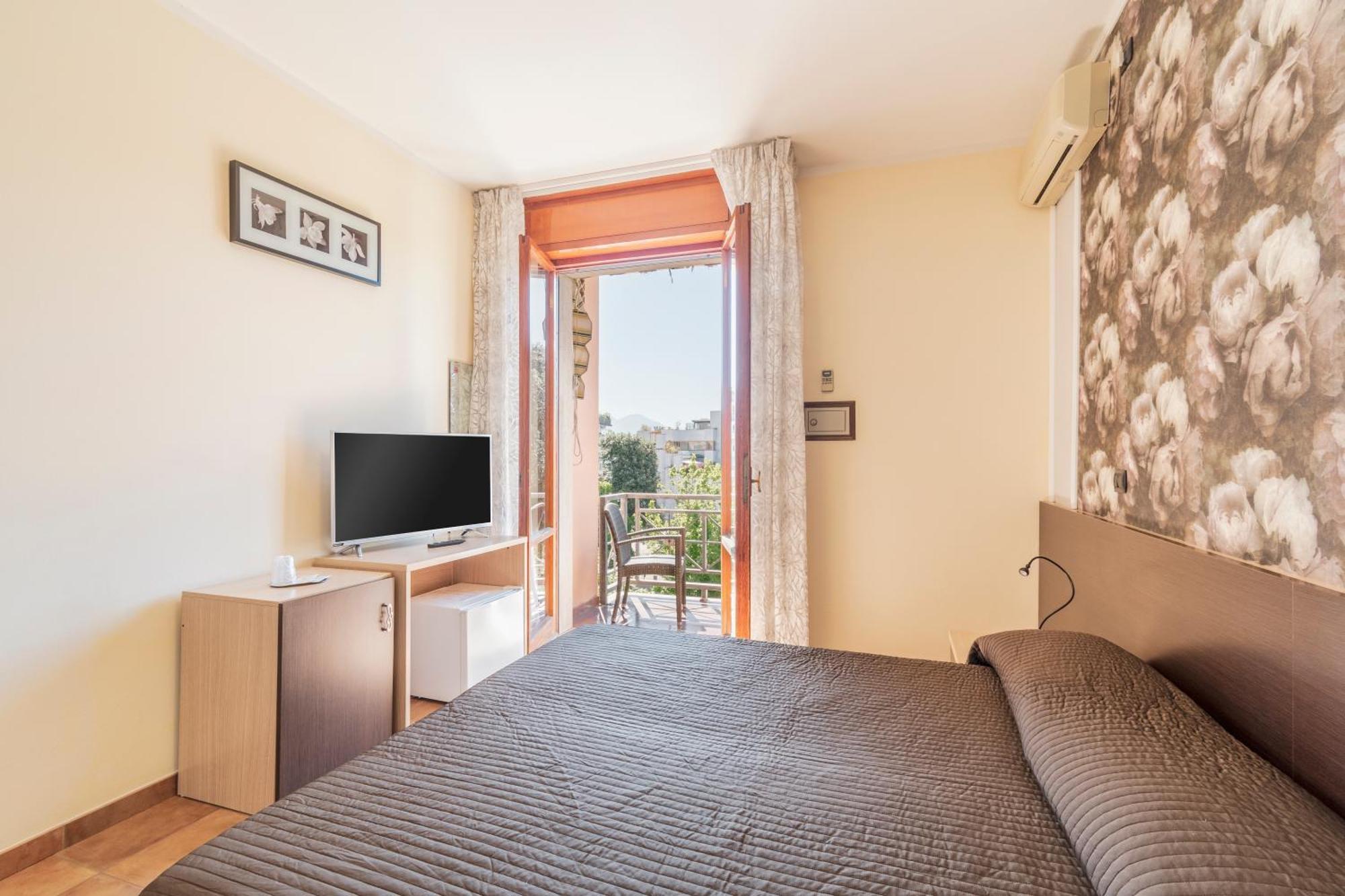 Hotel Gabrini Marina di Massa Bagian luar foto