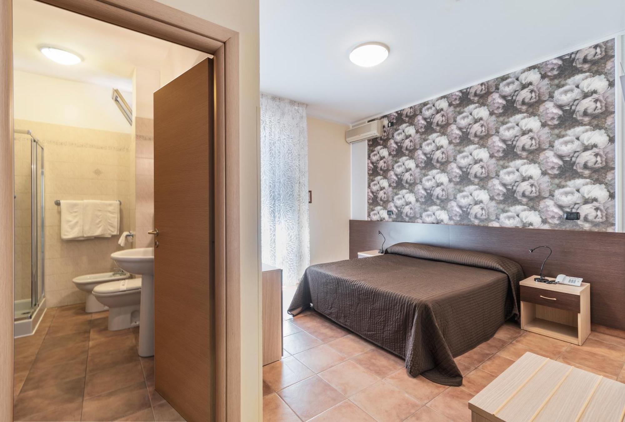 Hotel Gabrini Marina di Massa Bagian luar foto