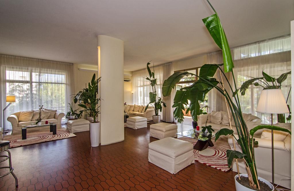 Hotel Gabrini Marina di Massa Bagian luar foto
