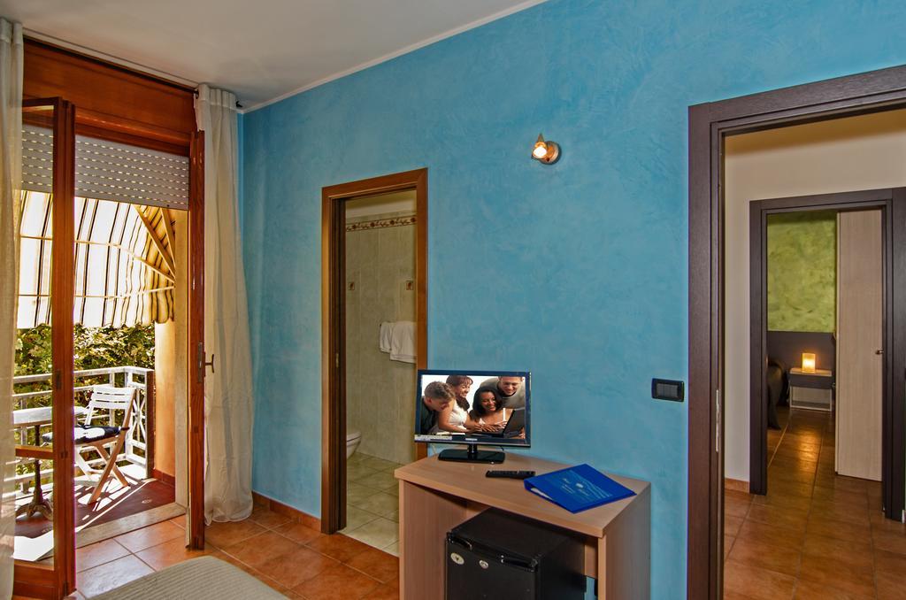 Hotel Gabrini Marina di Massa Bagian luar foto