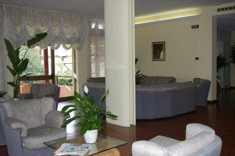 Hotel Gabrini Marina di Massa Bagian luar foto