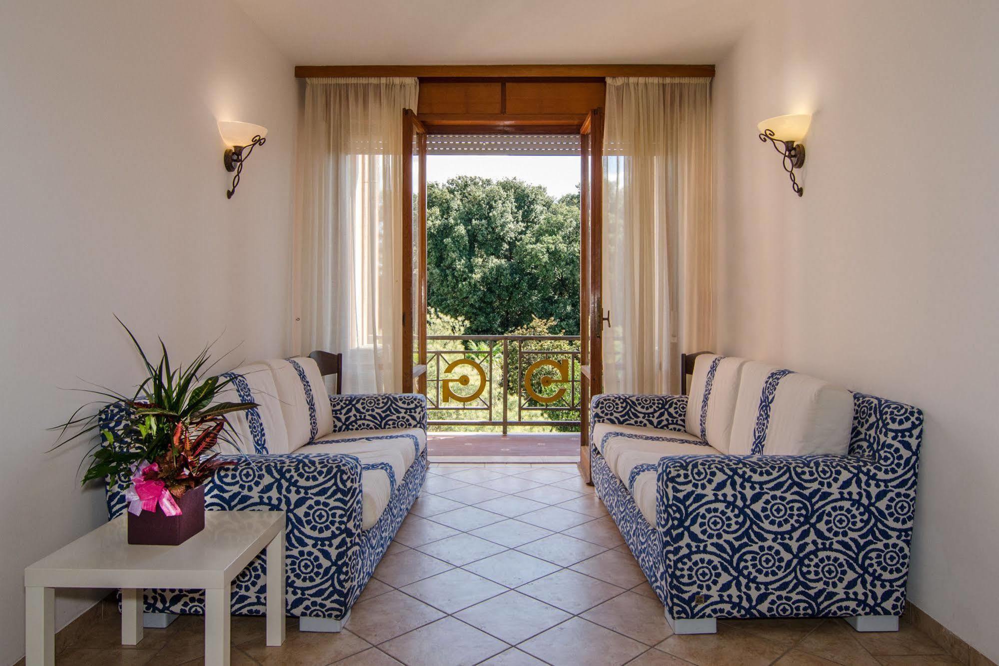 Hotel Gabrini Marina di Massa Bagian luar foto