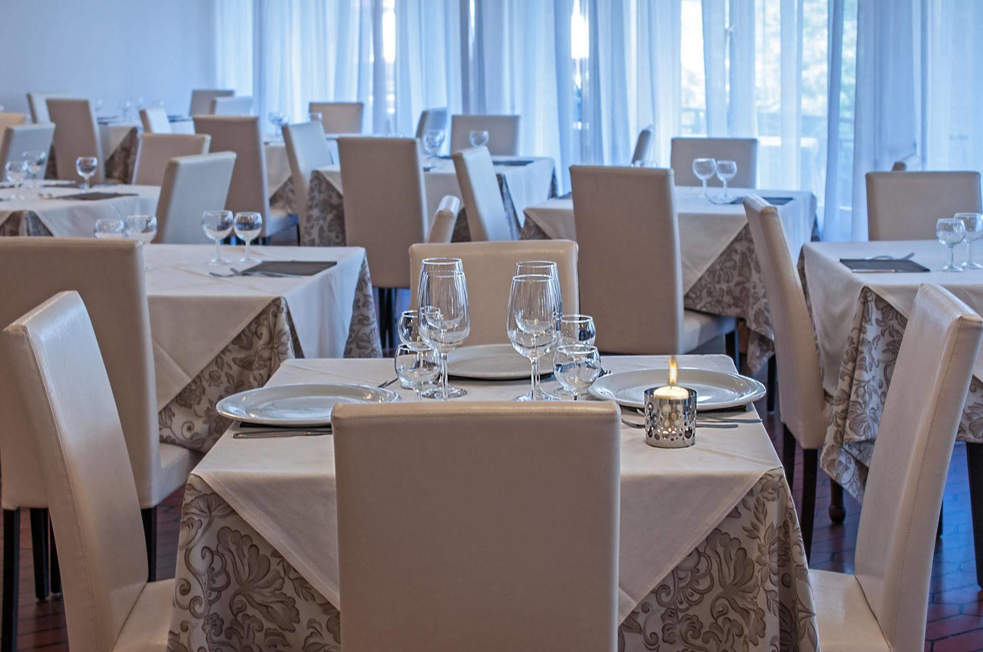 Hotel Gabrini Marina di Massa Bagian luar foto