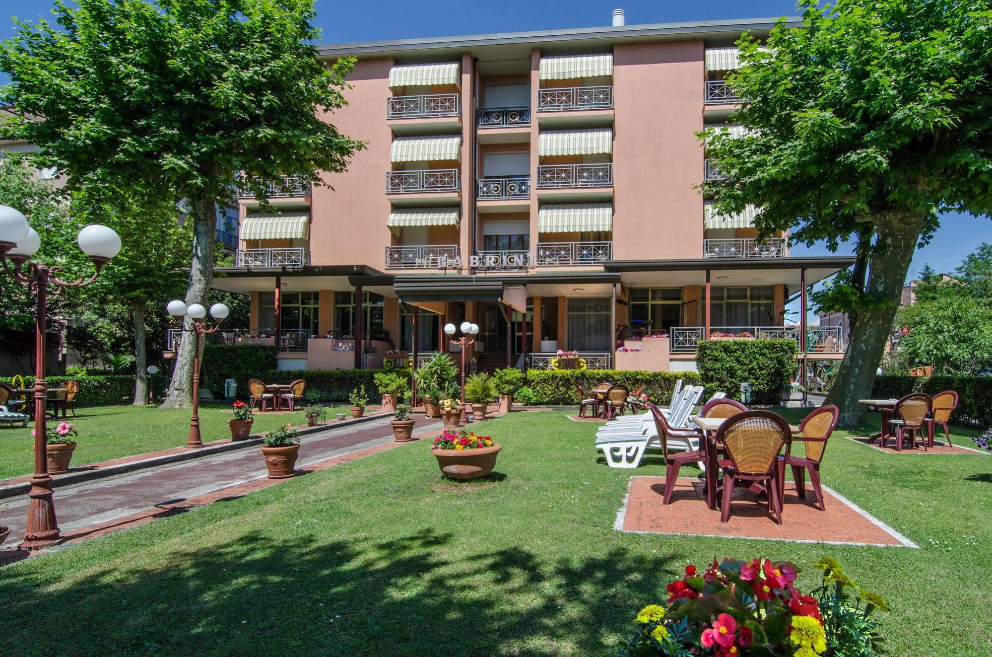 Hotel Gabrini Marina di Massa Bagian luar foto