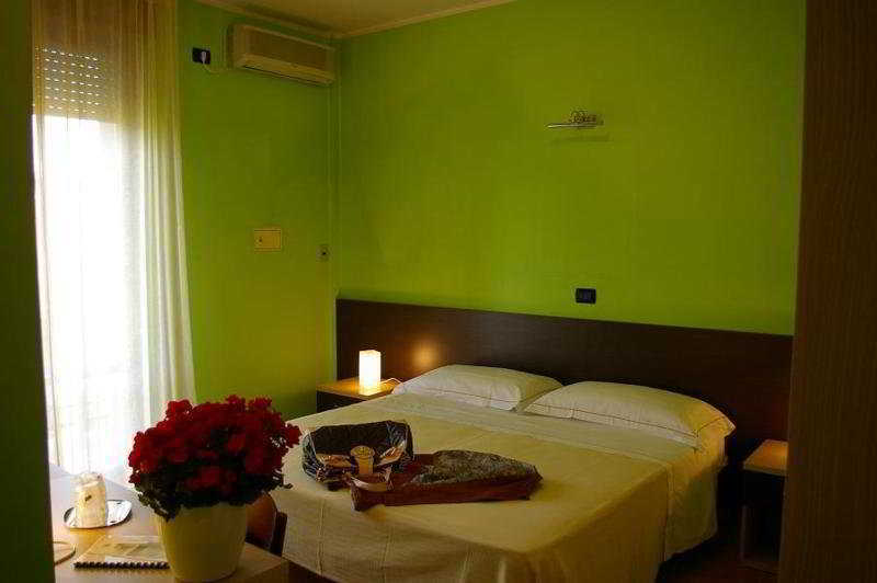 Hotel Gabrini Marina di Massa Bagian luar foto